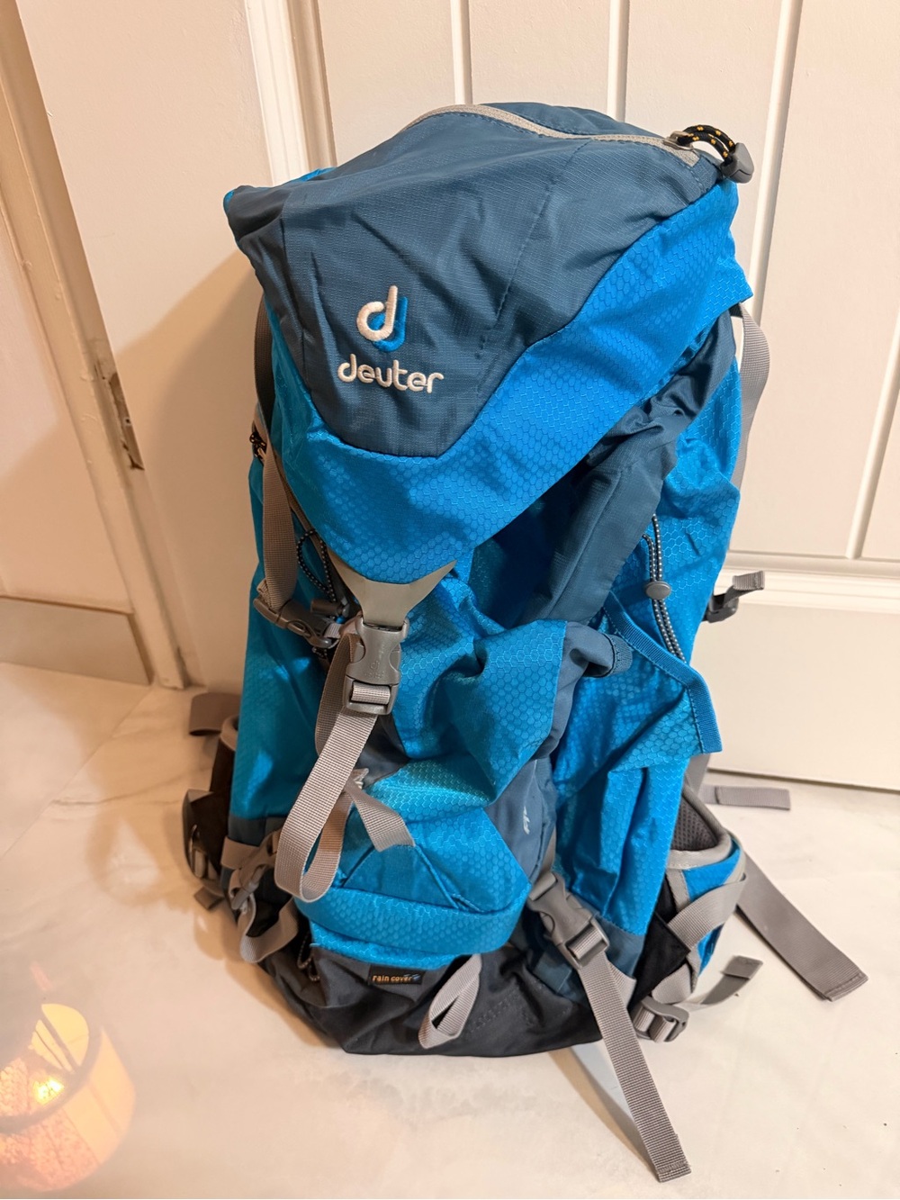 Deuter ACT Trail 28 SL Womenโs Hiking Backpack 28L Blue